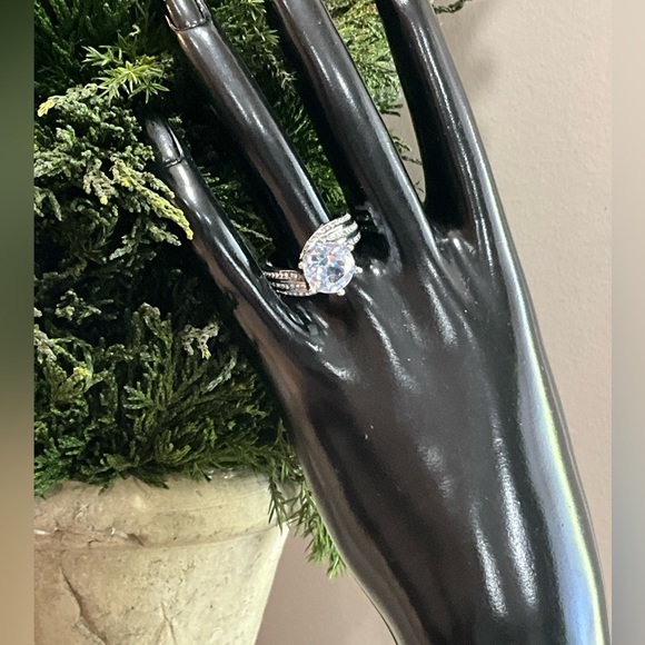 Elegant Silver Ring with Large Gemstone 7 - Picture 2 of 12